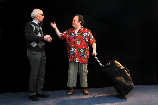 Unerwartet taucht der Neffe bei Steuerinspektor a.D. Walter Brockmann auf: Rainer Picht (l.) und Jürgen Heckmann.