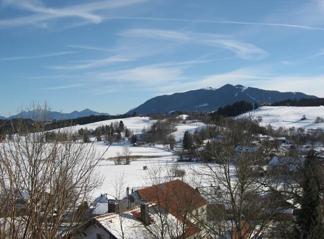 Einmal Umdrehen beim Aufstieg. Vor meinen Augen präsentiert sich das Ammergebirge. (Hörnle)