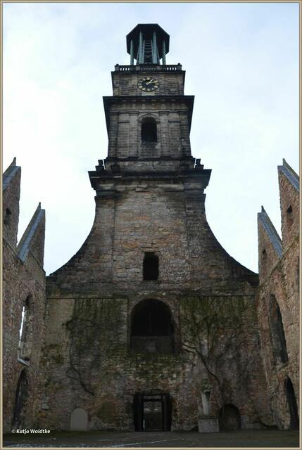 Die Ruine der im 2. Weltkrieg zerstörten Aegidienkirche ist heute Mahnmal für die Opfer von Kriegen und Gewalt  (Foto: Katja Woidtke)