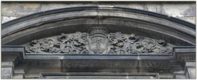 Über dem Hauptportal der Aegidienkirche ist das Wappen der Stadt Hannover zu finden. (Foto: Katja Woidtke)