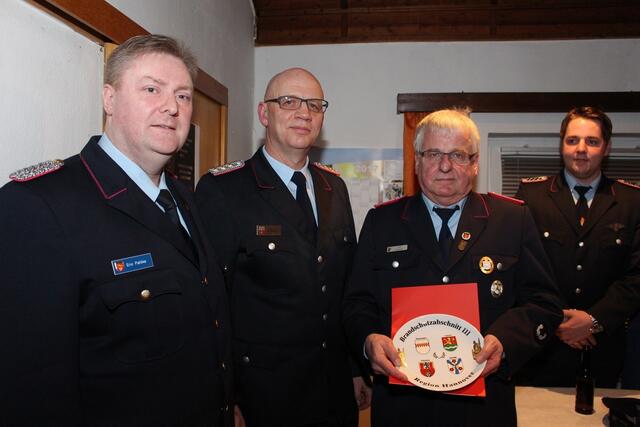 v.l.n.r Brandschutzabschnittsleiter 3 (BAL 3) Eric Pahlke, Stadtbrandmeister Henning Brüggemann, Ortsbrandmeister Rolf Heimann