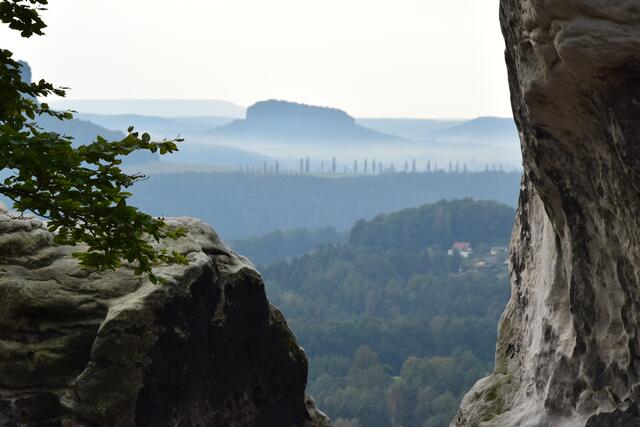 Nebel in Tälern. Sie geben der Landschaft Tiefe und Mystisches.