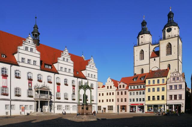 Der Marktplatz, das viel fotografierte Zentrum der Stadt mit dem Melanchthon Denkmal