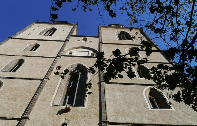 Stadtkirche im Zentrum, leider nur eine schmale Straßenbreite um fotografieren zu können...