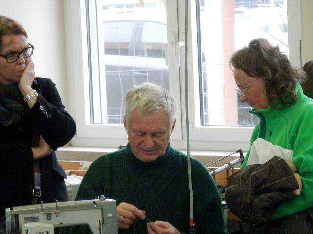 Der "Nähmaschinendoktor"  "Ach Herr Doktor, wird`s denn wieder??"