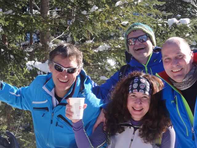 Eindeutiger Höhepunkt der Schneeschuhwanderungen war der Aufstieg zur Ehenbichler Alm in Rinnen! Anstrengend, aber mit großartigem Naturerlebnis!