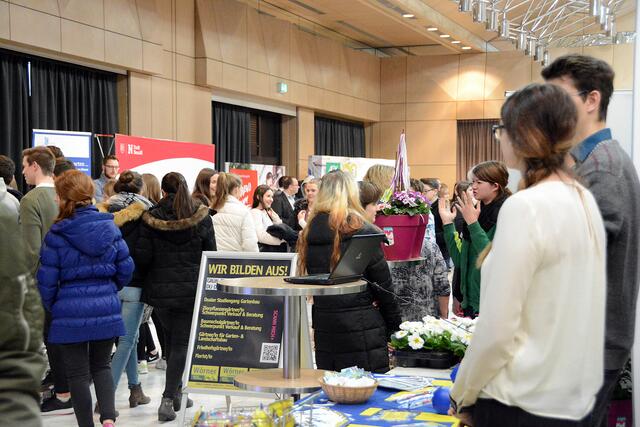 Job-Info-Börse in der Stadthalle Neusäß.