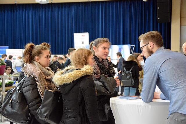 Job-Info-Börse in der Stadthalle Neusäß.