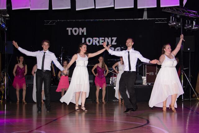 30. Ball der Junggebliebenen 2017 - Showdance mit Dance Unlimeted von TSC Blau Weiß Rot