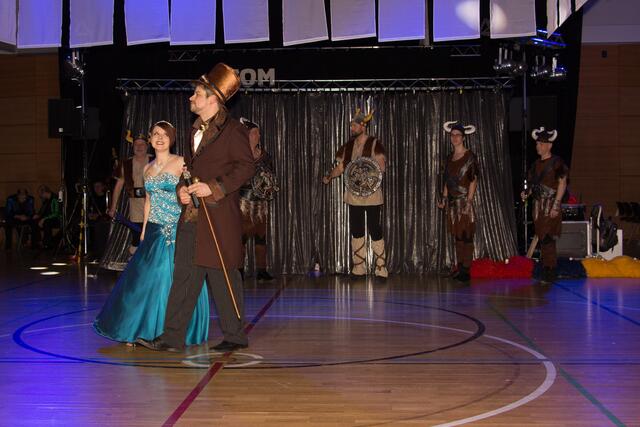 30. Ball der Junggebliebenen 2017 - Im Reich der Germanen - Show des ORCC Friedberg - Göttin Sunna und Präsident Markus Nowak