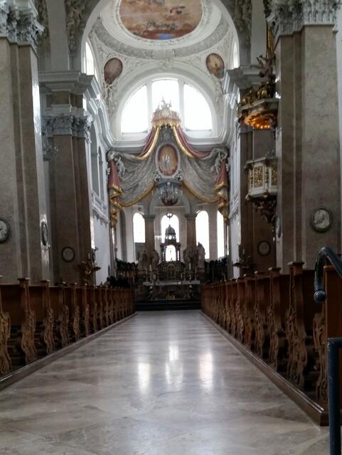 Der Blick zum Altar