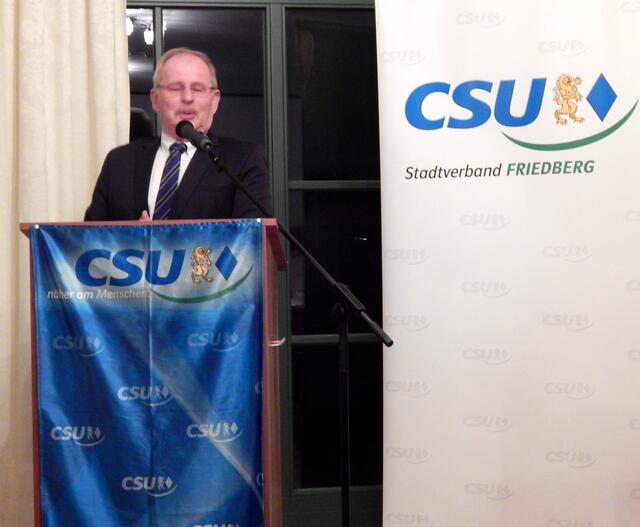 Stadtverbandsvorsitzende Manfred Losinger begrüßte erfreut die vielen Besucher
