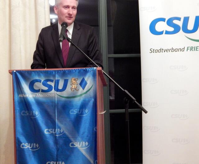 Durz  sprach zu den antieuropäischen Neigungen, wie auch zur Art, wie  politische Diskurse aber auch die Art wie sie verbreitet wird, an.