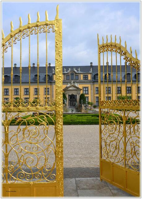 Seit 2008 sieht der Blick so aus - Putten schmücken den durch Spenden und Zuschüsse finanzierten Neptunbrunnen (Foto: Katja Woidtke)