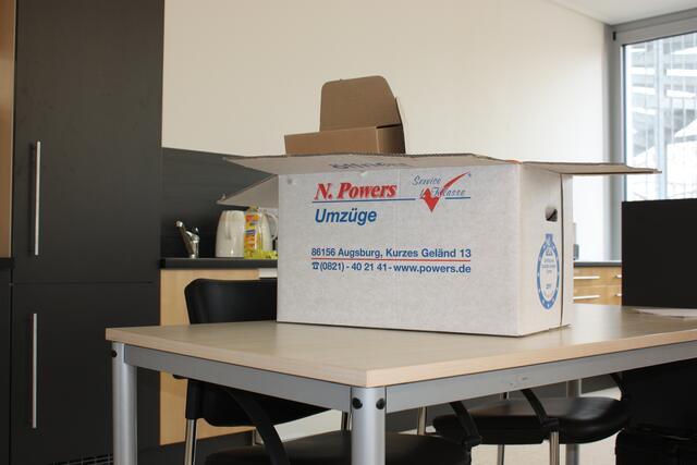 Die Schule ist bezogen, doch einige Umzugskisten sind noch nicht ausgepackt