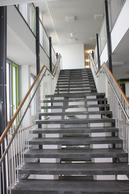 Treppe mit bestehendem Belag, der erneuert wurde