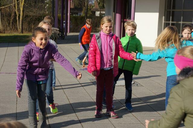 in Kleingruppen wird gespielt