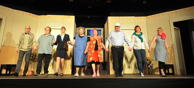 Das Ensemble nach der gelungenen Vorstellung: Es gab viel Applaus.