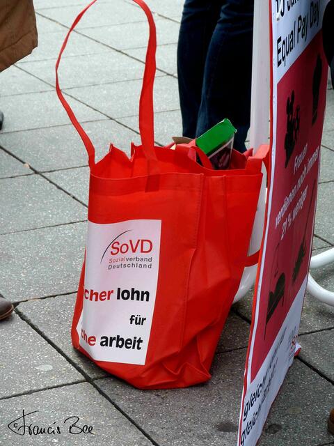 Equal Pay Day - eine der Infotaschen