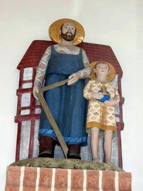Auch der kleine Jesus mußte das Zimmererhandwerk erlernen.