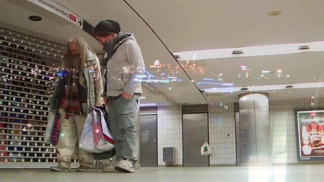 Max Bryan (41) hilft seinem Obdachlosen Kumpel Klaus (61) | Foto: Facebook / Max Bryan