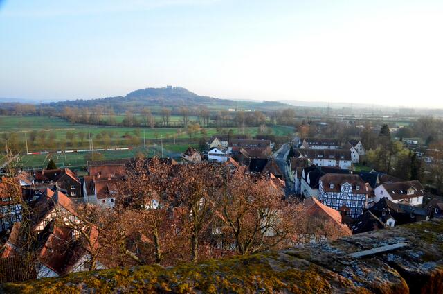 Blick vom Glockenturm ins Ohmtal mit Amöneburg im Hintergrund