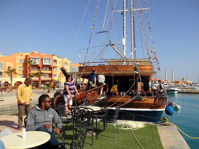 . . . die Segeltour startete im Hafen von Hurghada. . .