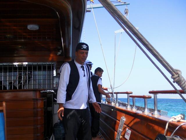 . . . die "Piraten" hatten das Schiff im Griff . . .