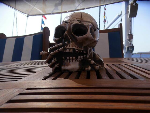 . . . ein passender Aschenbecher auf dem Piratenschiff "Pirares II" . . .