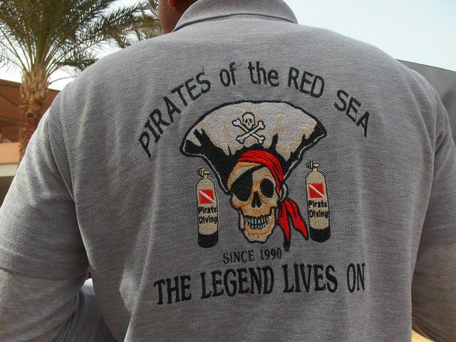 . . . die Piraten des "Roten Meeres" machen sich bemerkbar . . .