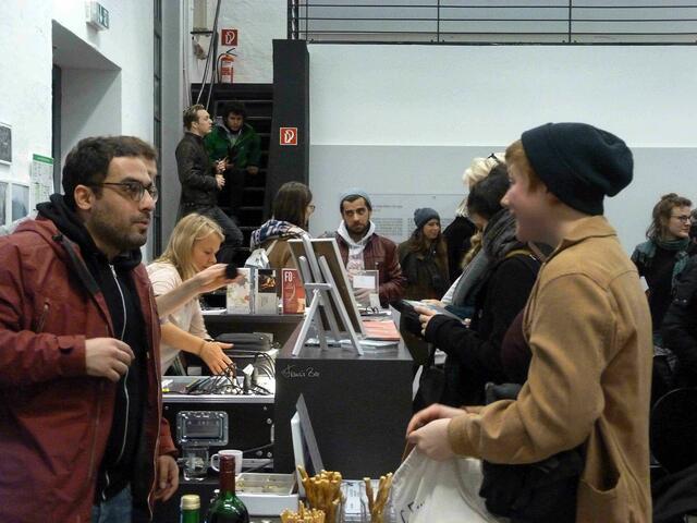 Multikulti ... vor und hinter dem Tresen.