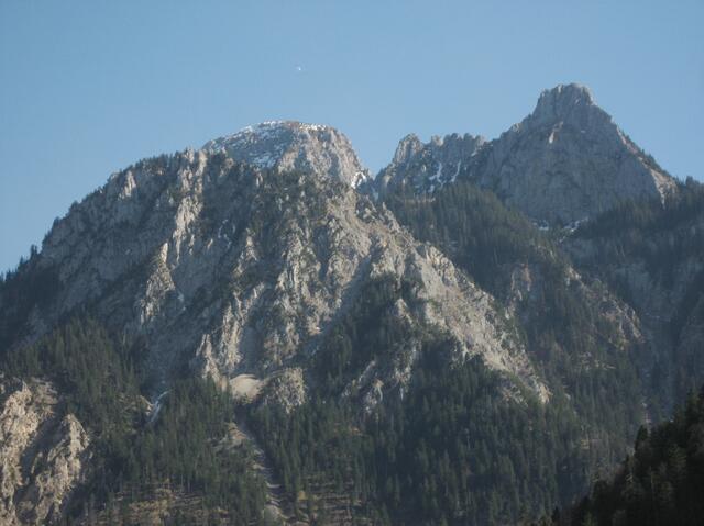 Deutlich zu sehen, die Gipfelregion des Säulings, mit den "Kamelhöckern" in der Mitte. (eigene Namensgebung). Schön zu sehen, bei Bildvergrößerung.