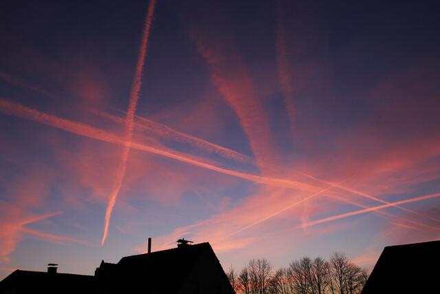 Kreuz und quer am Himmel
