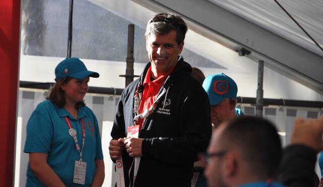 Special Olympics Chairman Timothy Shriver bei den Siegerehrungen