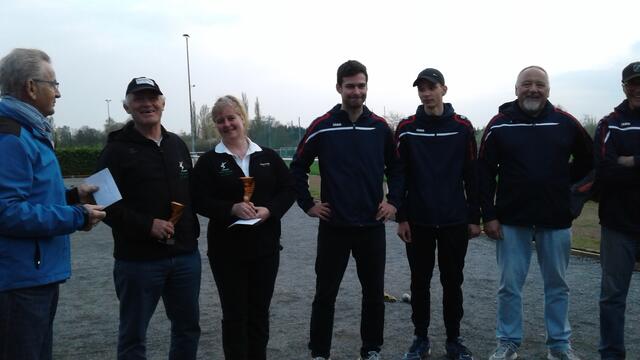 der 3. Platz mit bronzenen Pokalen