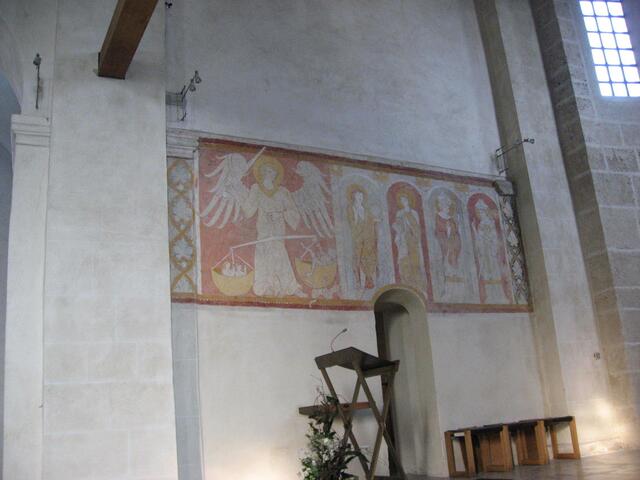 St. Michael, der Seelenwäger. Linke Waagschale zwei arme Sünder. Rechte Waagschale, Teufelsgestalten, die die Waagschale mit ihrem Gewicht beschweren.