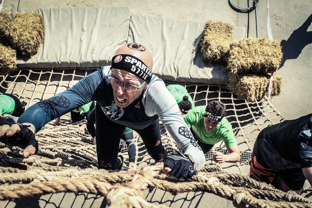 Im Stadion 8 m senkrecht hochklettern