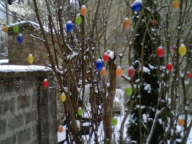 Rückblick: SO sah unser Osterstrauch 2013 aus! (Damals noch mit Handy-Kamera.)