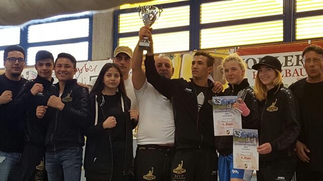 Das Champion Gym erhält den Wanderpokal für den stärksten Boxclub in ganz Schwaben | Foto: Champion Gym