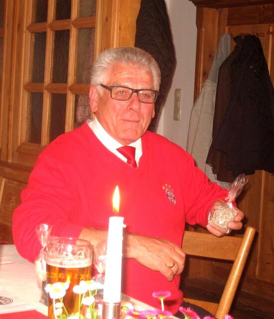 Kies für Rudi - die Freude ist noch etwas verhalten  ;-))