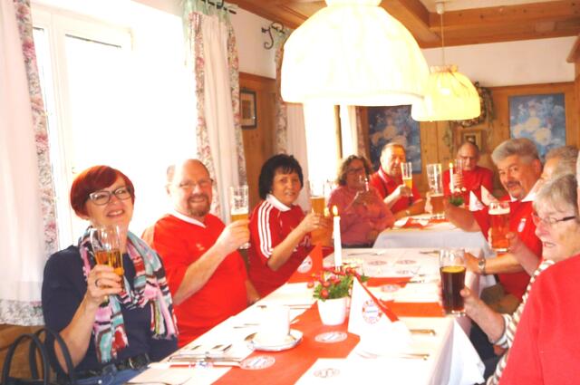 Hoch soll er leben und Prosit auf unseren Präse ! | Foto: Mit Einverständnis von Manfred Brugger