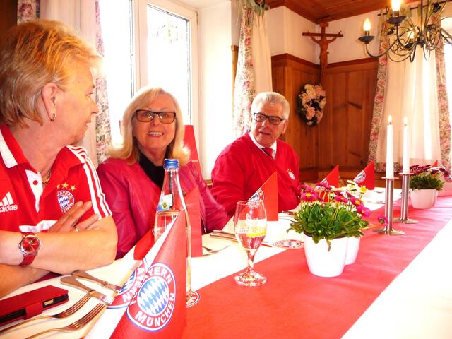 Anita mit Annelies u. Rudi im Gespräch | Foto: Mit Einverständnis von Manfred Brugger