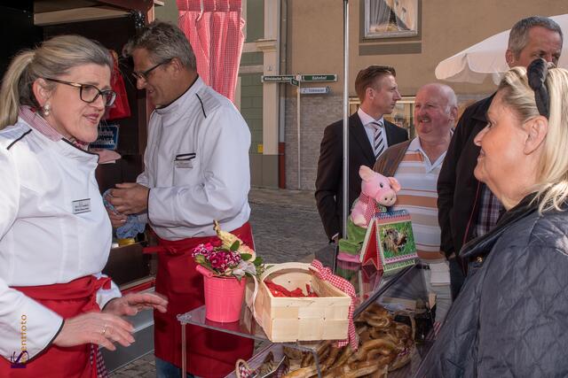 "Wei's Wurschd is!" Zünftiges Weißwurstfrühstück auf dem Friedberger Wochenmarkt-Samstag