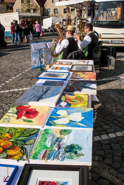 Wochenmarkt-Samstag auf dem Friedberger Marienplatz.