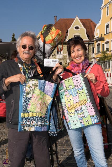 Wochenmarkt-Samstag auf dem Friedberger Marienplatz.