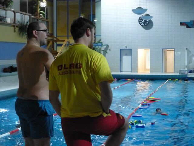 Platz 12 - Beim Nikolausschwimmen: Warten auf den Nikolaus (12 Stimmen) | Foto: DLRG Kreisgruppe Gießen e.V.