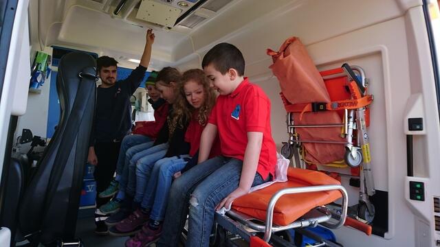 Mit der Liege wurde jede Gruppe auch einmal in die Höhe befördert.