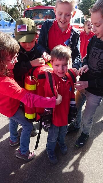 Auch unsere Kleinsten ! Die Großen haben ein wenig geholfen :-)