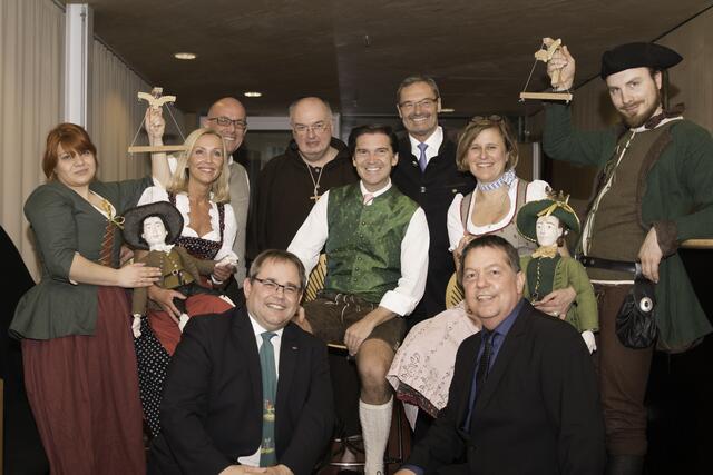 (c) FS eventfoto - 20. Kissinger Starkbierfest 2017 -  v.l.: Katrin Freund, Birgit Metzger, Dr. Klaus Metzger, Bernd Bante, Günther Herrmann (Mönch Barnabas), umberto Freiherr von Beck-Peccozz, Manfred Wolf, Dr. Simone Strohmayr, Ronald Kraus und Werner Freund