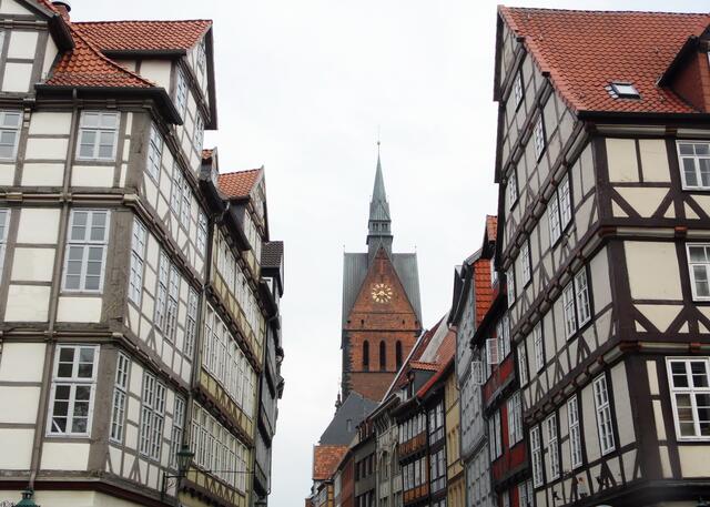 Der Blick vom Holzmarkt durch die Kramerstraße. Im Mittelalter sah es kaum anders aus.